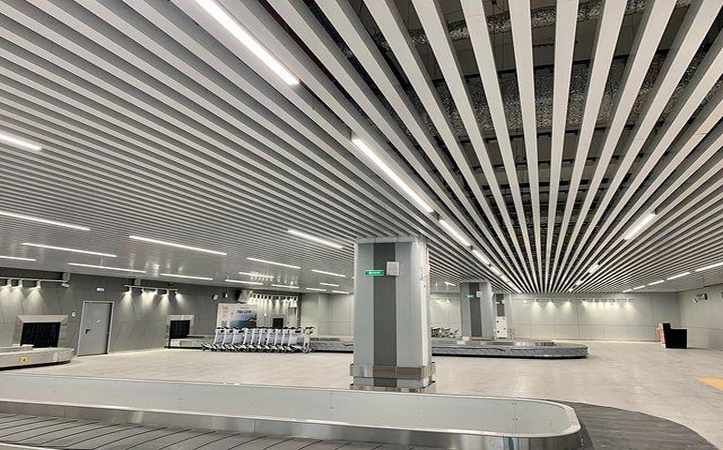 Airport hall aluminum square tube ceiling1