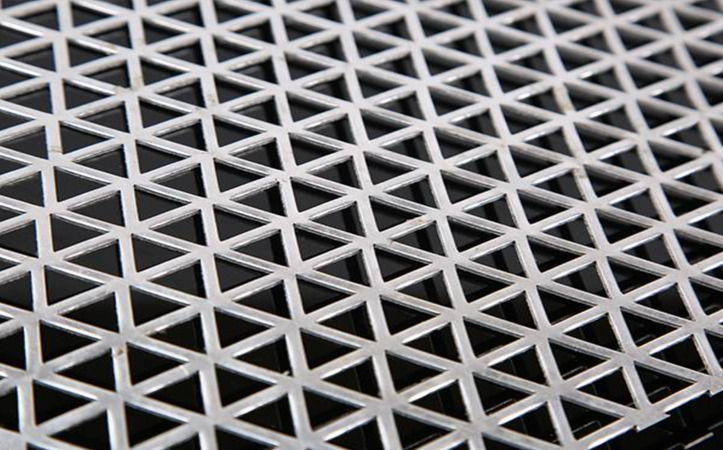 perforated plate（11）