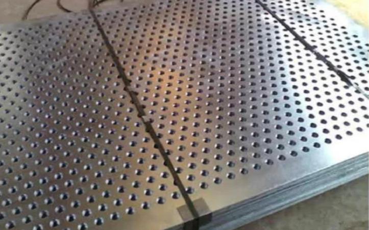 perforated plate（12）