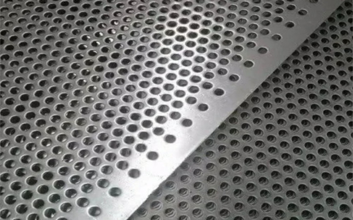 perforated plate（20）