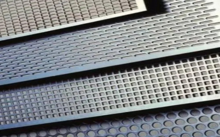 perforated plate（22）