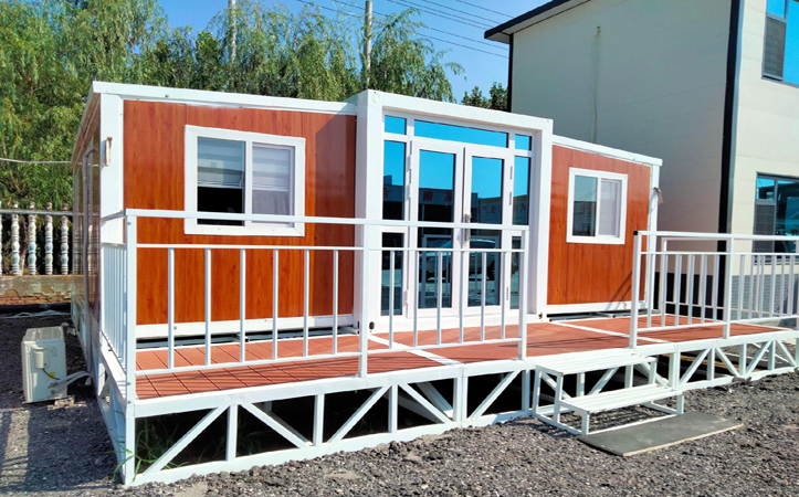 Double-wing extended container house1